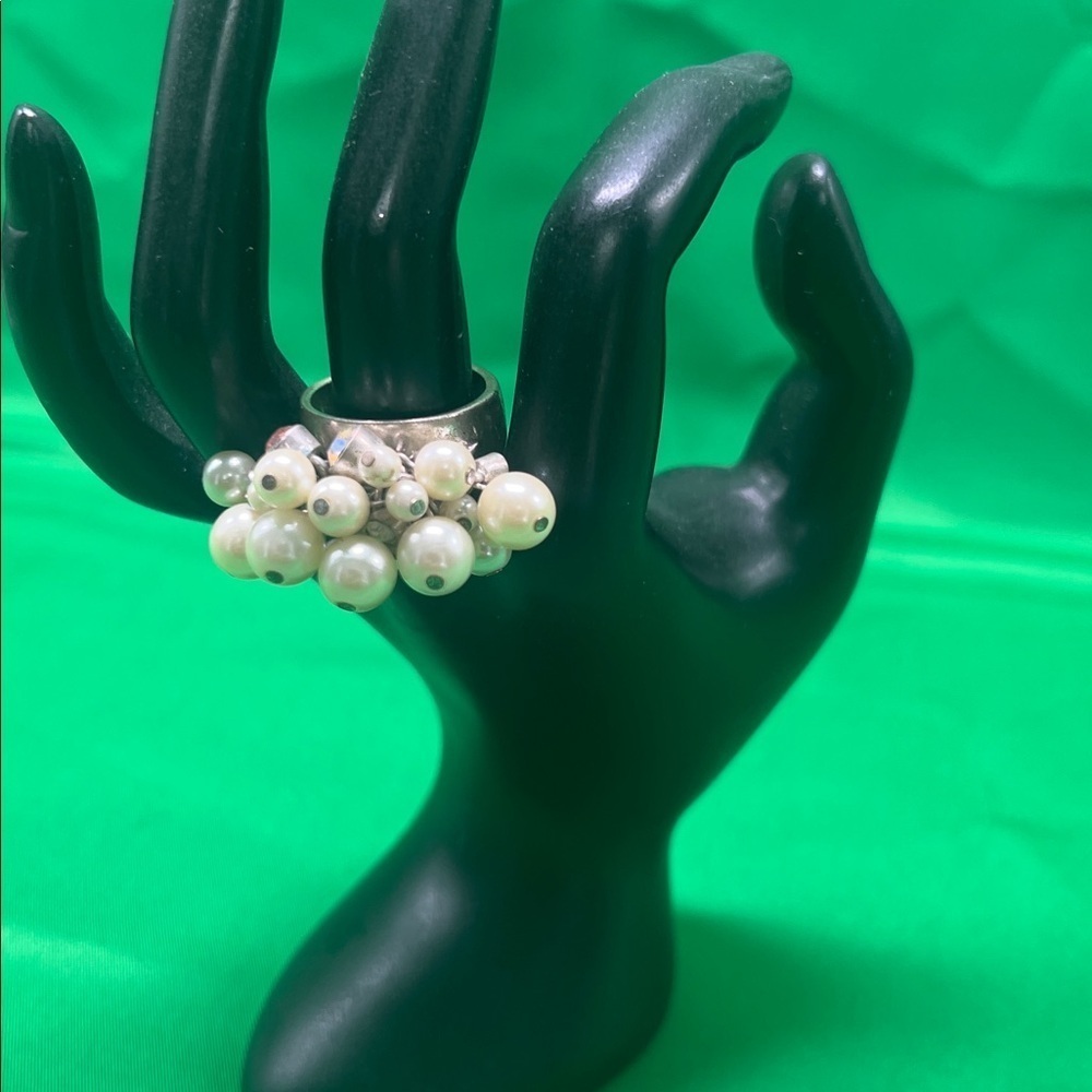 VTG Elegant Pearl Cluster Ring